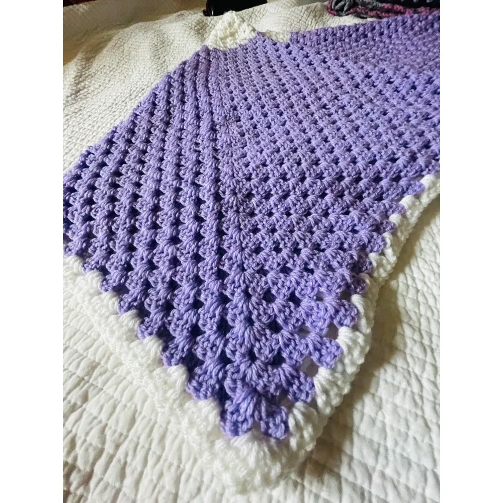 Hand Crocheted Blanket‎ Baby Lap Afghan Purple / Lilac White 38